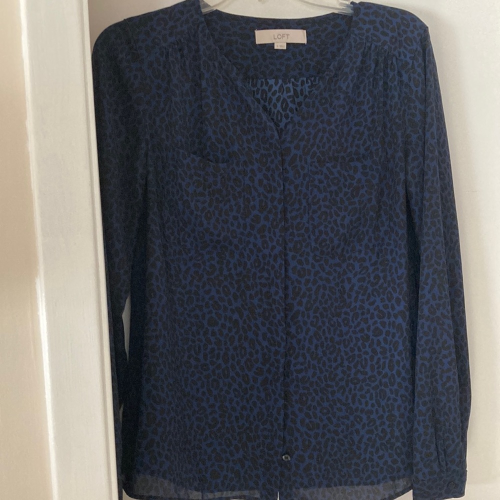 Ann Taylor LOFT Animal Print Buttoned Blouse Size Small EUC Like New